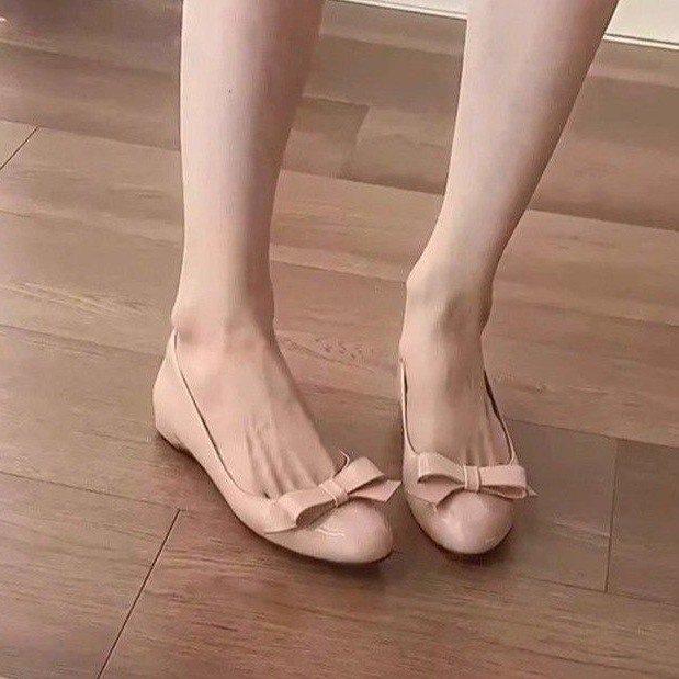 

French gentle wind bow small leather shoes women s 2025 autumn new commuter versatile skirt pointed Mary Jane single shoes 40