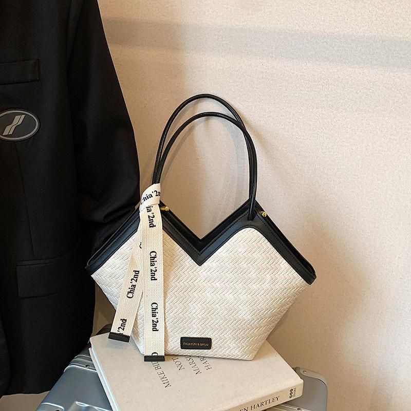 Large-capacity Bag Women's Autumn and Winter Versatile 2025 New Simple Texture Shoulder Bag Casual Work Commuter Tote Bag