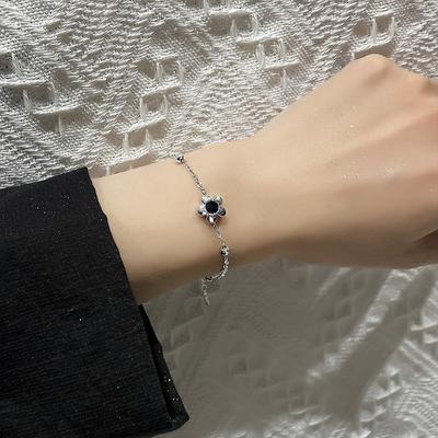 Sterling zilver S925 zilveren armband, zoete zwarte sprankelende diamant kleine bloem armband voor vrouwen, eenvoudige vijfbladige bloem bestie ketting, verstelbaar