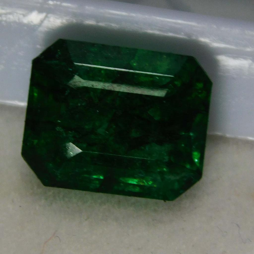 Emerald Green Colombian Emerald Cut 8 Carat Natural CERTIFIED Loose Gemstone A-3881b