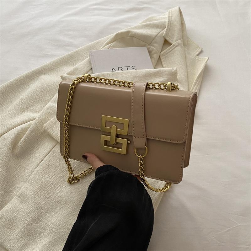 

Модная сумка через плечо 2024 года, новая европейская и американская ретро женская сумка, модная цепочка, маленькая квадратная сумка, простая сумка через плечо под мышкой