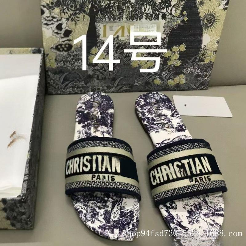 This Board Shoes Jacquard Embroidered Women's Slippers Classic Casual One-letter Flat Slippers