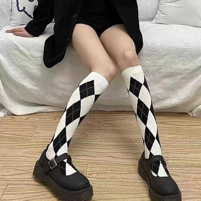 Calze Bianche Argyle al Ginocchio da Donna - Trama a Scacchi Bianco e Nero Trendy Stile Preppy