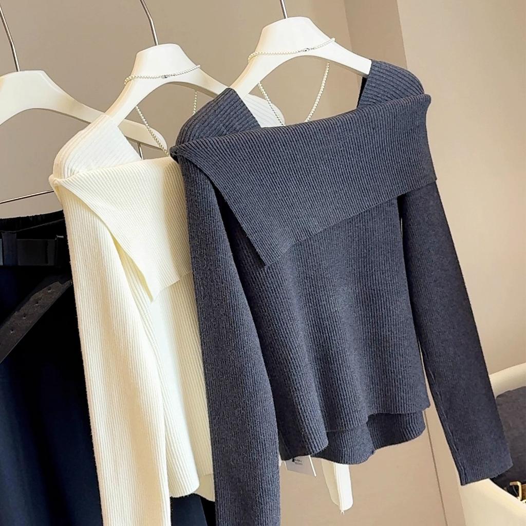 A Stylish One-shoulder Knitted Sweater for Women In Autumn and Winter, A Slimming and Form-fitting Base Layer, A Unique and Distinctive Top