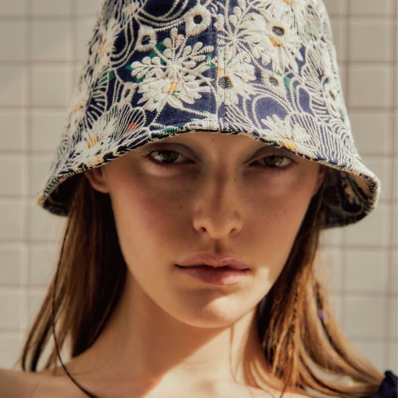 Poesiedame FLORALE APPLIKATION BUCKET HAT