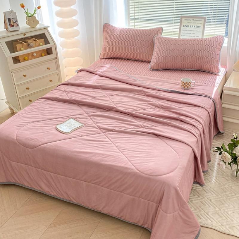 Summer Air - Conditioned Quilt In Simple Design Made Of Cool Silk