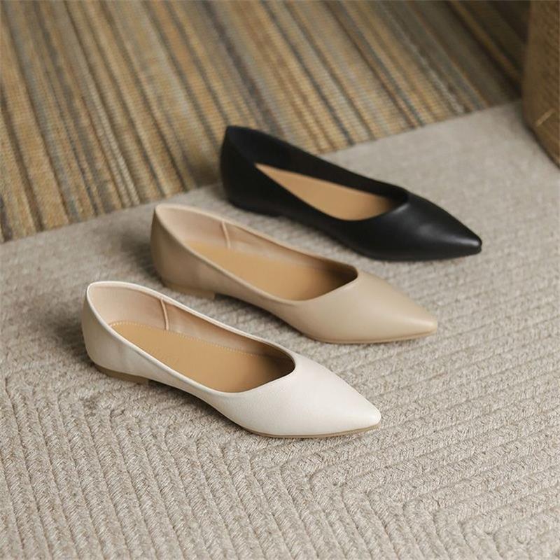 French Flat-soled Single Shoes 2025 New Spring and Autumn Pointed Gentle Fairy Commuting Shallow Mouth Work Shoes Large Size Nurse Shoes