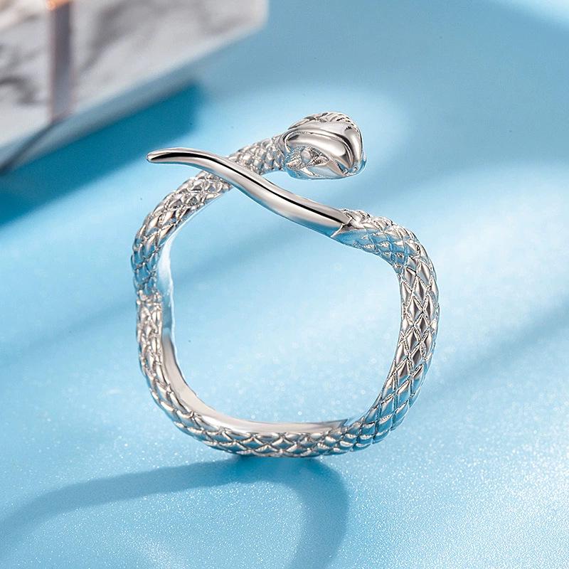 Elegant Snake-Shaped Open Adjustable Ring for Women - Stylish Design