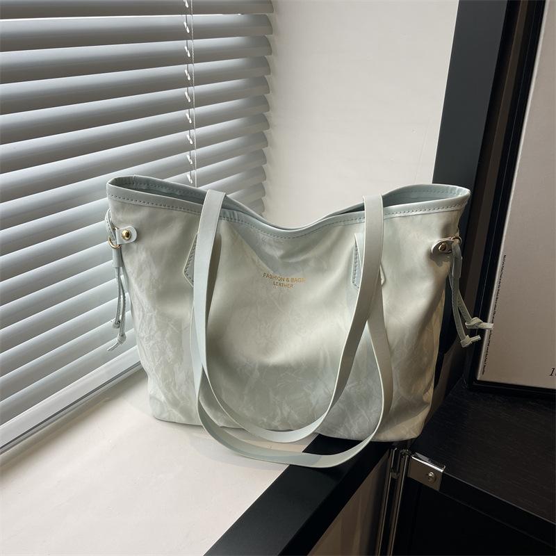 

Large capacity bag women s 2025 new high-end fashion versatile class commuter bag shoulder armpit tote bag зелёный