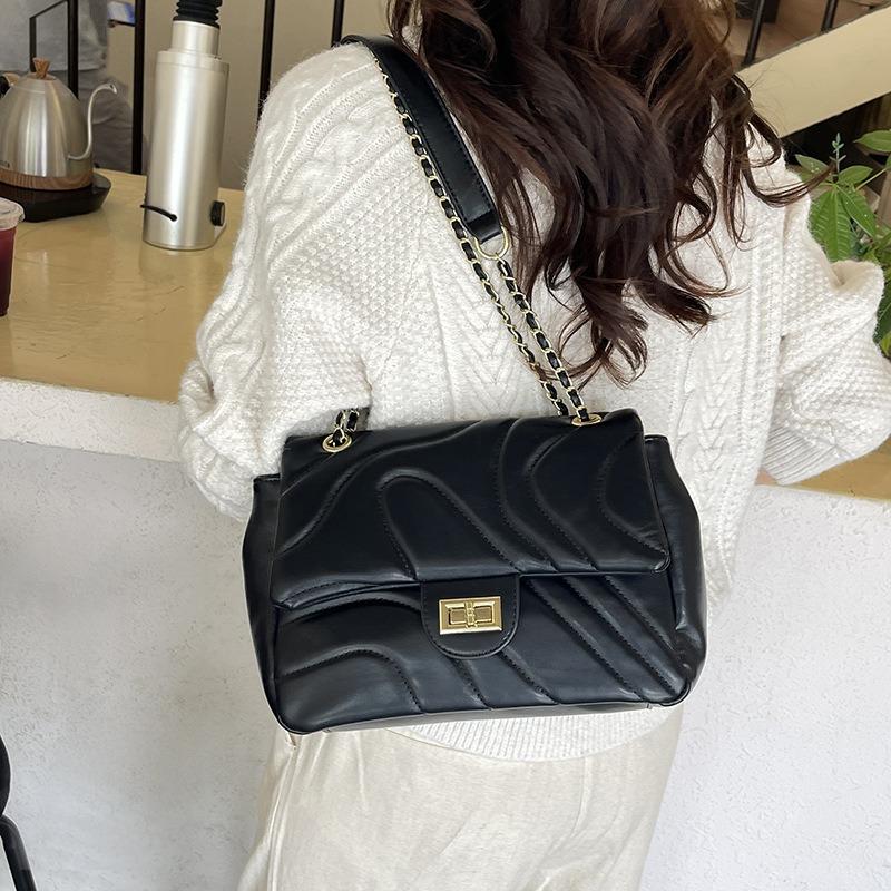 Popular bags New embroidered thread chain bag Delicate lock versatile shoulder messenger bag