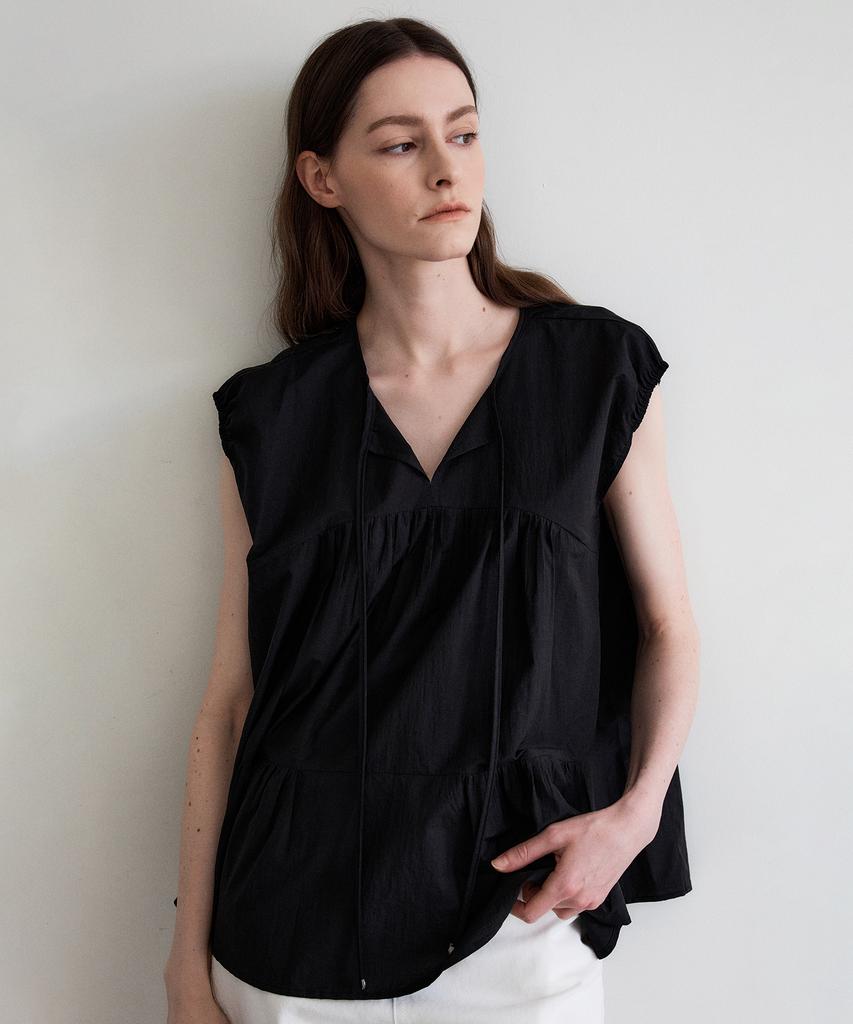 THEELO Shirred Panel Top Blouse (Black)