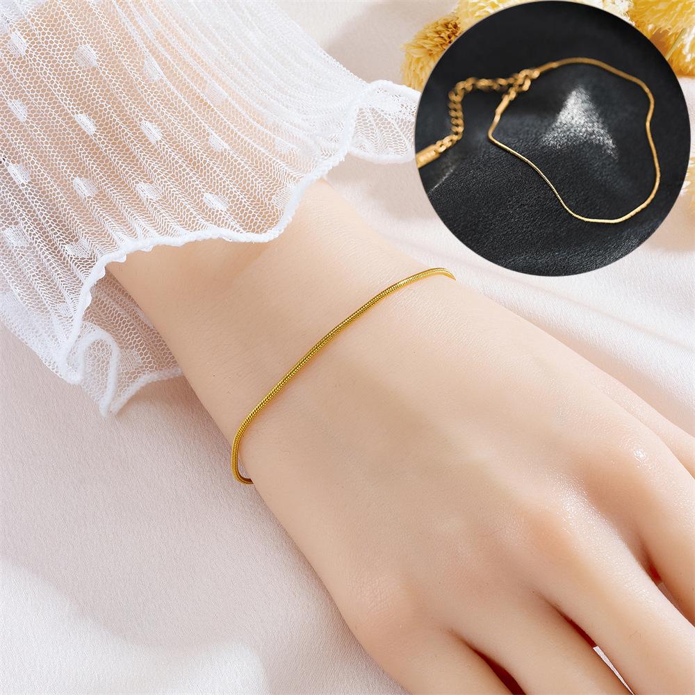 Meichen 18k Gold Non-Fading Titanium Steel Women's Fashion Bracelets - Simple, Versatile, Trendy European and American Style.