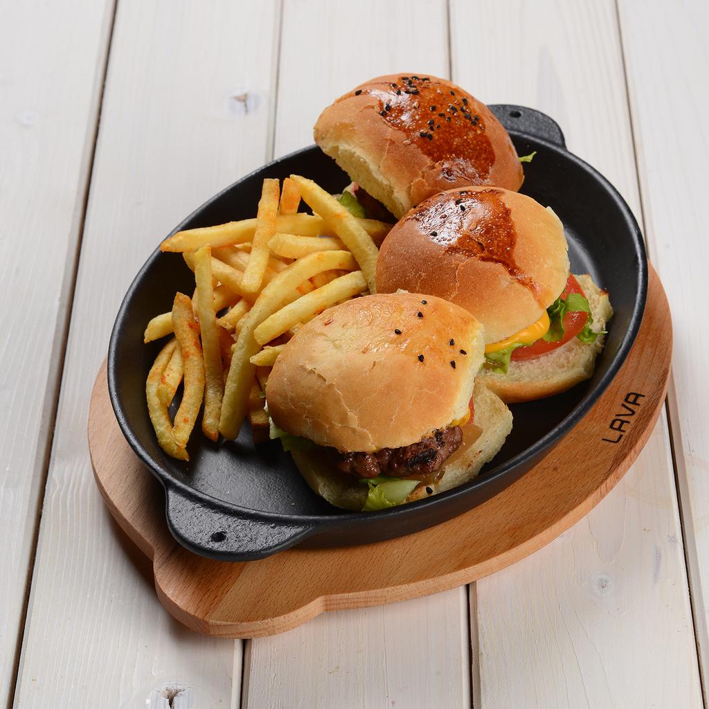 Lava Cast Iron Oval Fajita Plate. Dual Handle, With Wooden Platter 18X24cm.