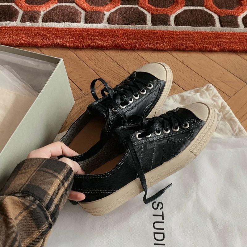 Retro lace-up star casual board shoes women's 2025 new leather soft waxy flat bottom versatile white shoes