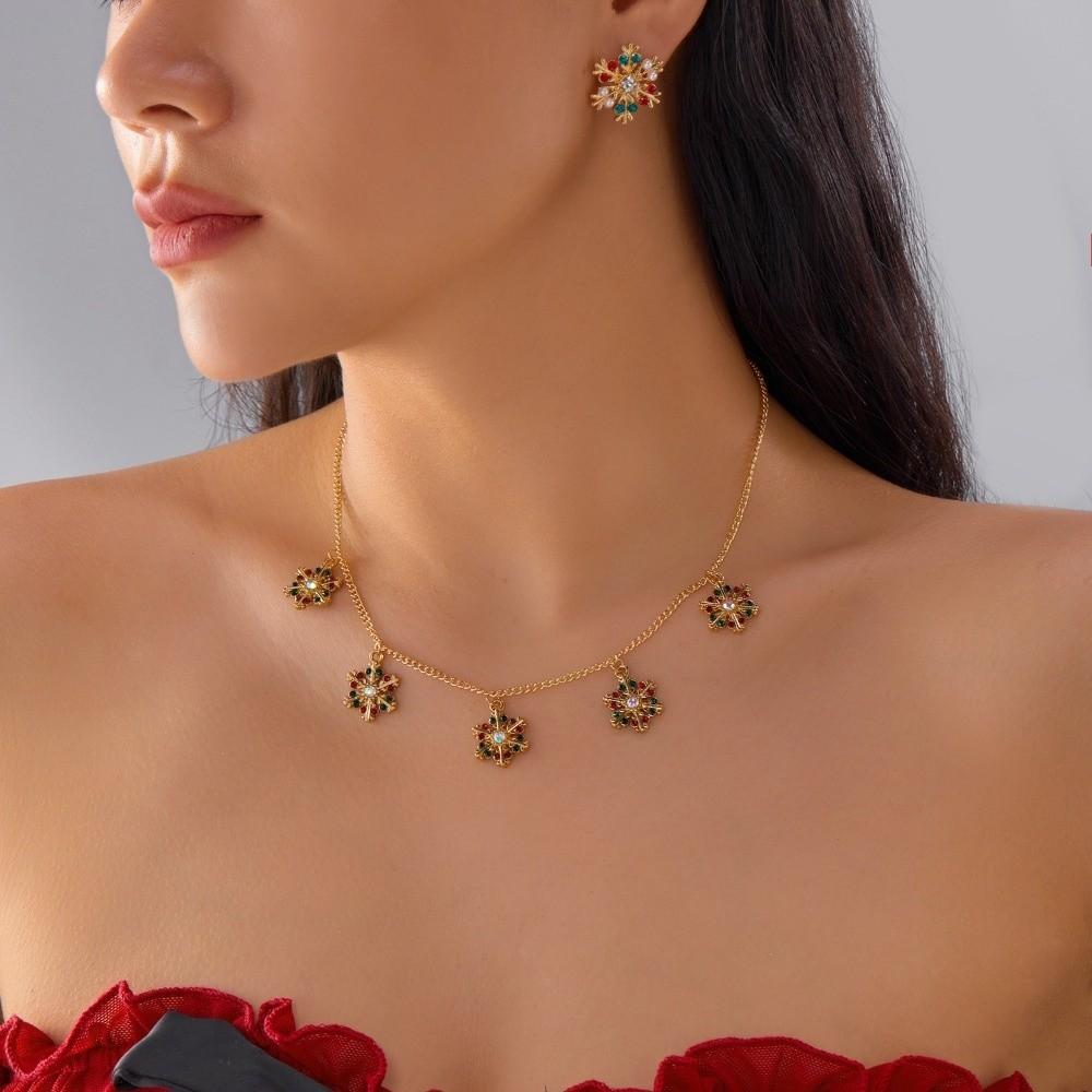 Colorful Christmas Jewelry Set Zinc Zinc Zinc Alloy Snowflake Necklace Creative Xmas Dangle Earrings Women
