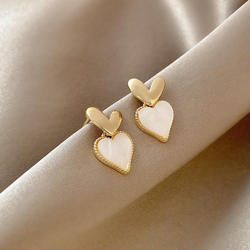 Temperament simple pearl love stud earrings women's light luxury niche design sense high sense Korean versatile earrings ear jewelry