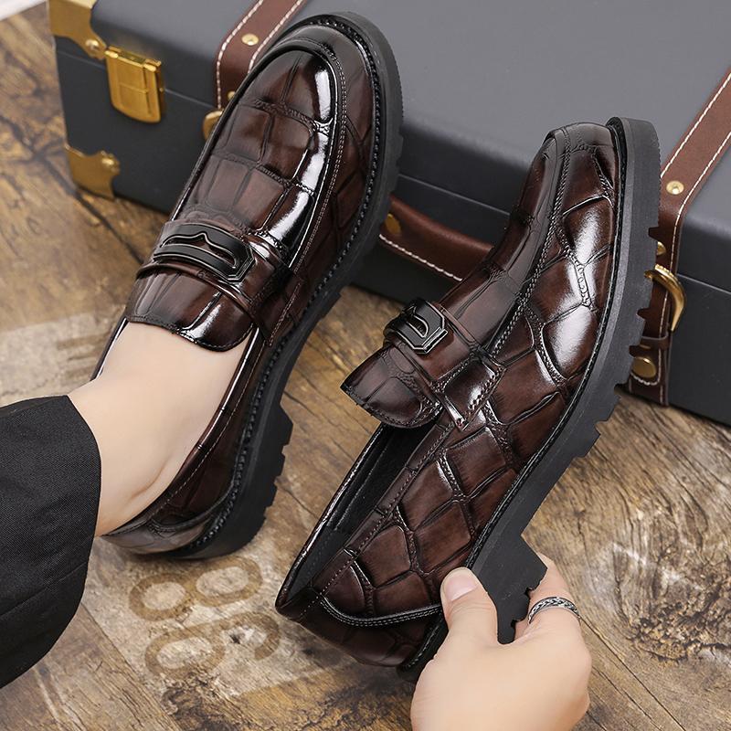 Fashion New Men Loafers PU Embossed Pattern Thick Sole Anti Slip Comfortable Classic Business Casual Men Shoes Large Size 38-48