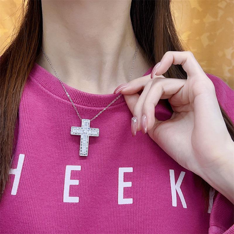 Women s Cool Style Cross Necklace - Trendy Clavicle Chain and Neck Accessory, European & American Versatile Design Jewelry.