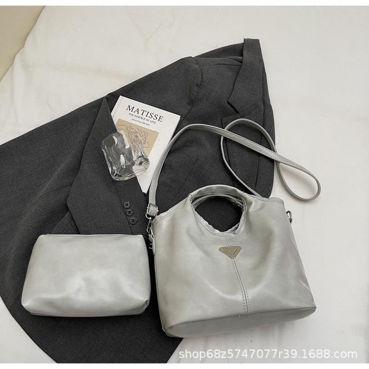 

Popular super fire hand bag women s 2025 new fashion versatile shoulder bag commuter premium texture bucket bag