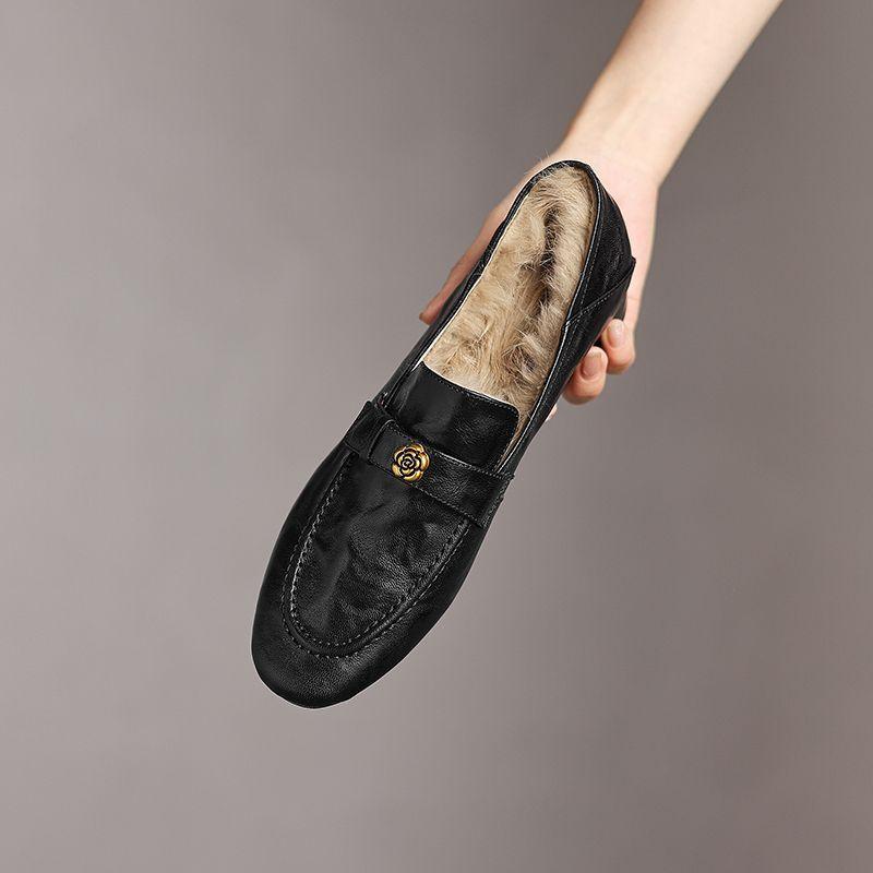 

2025 новые лоферы осенне-зимняя мода нишевый бархат толстый каблук ленивые туфли камелия маленькие кожаные туфли французские туфли 40 чёрный