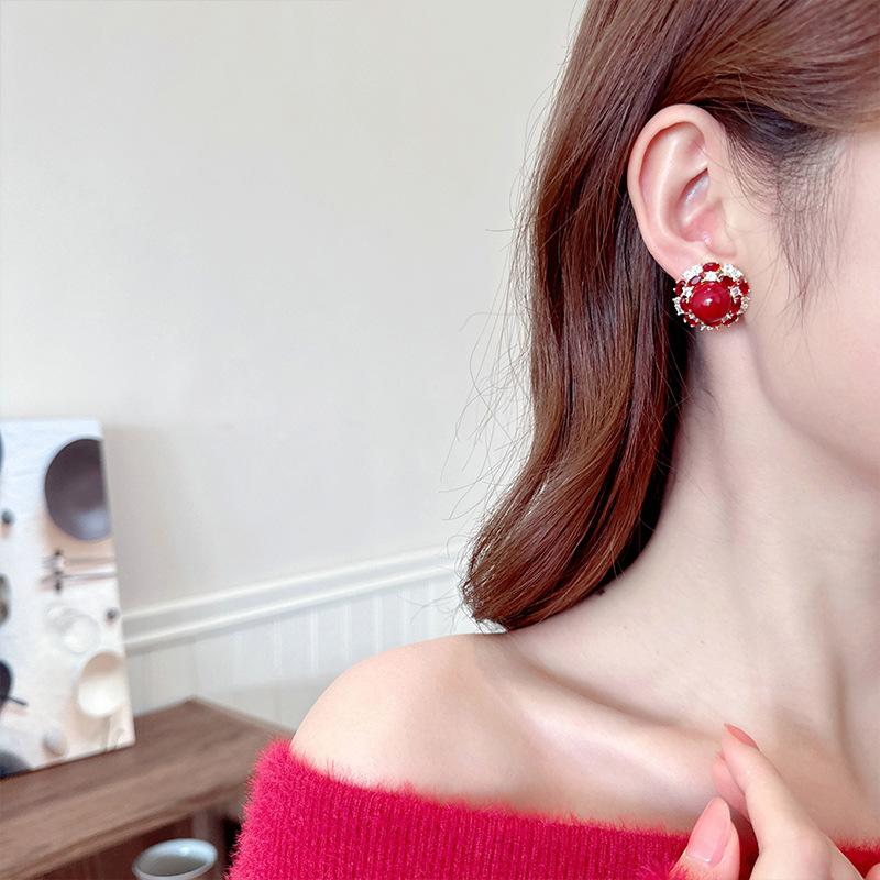 Women's Light Luxury Design Elegant Imitation Pearl Round Earrings Fashionable And Versatile Niche Design Earrings