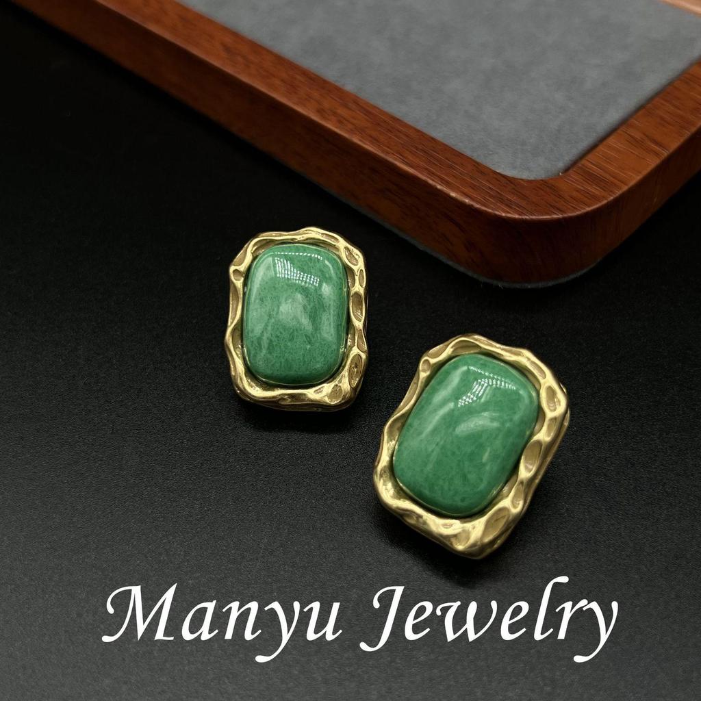 Vintage French Green Rhinestone Stud Earrings – Sophisticated Square Design