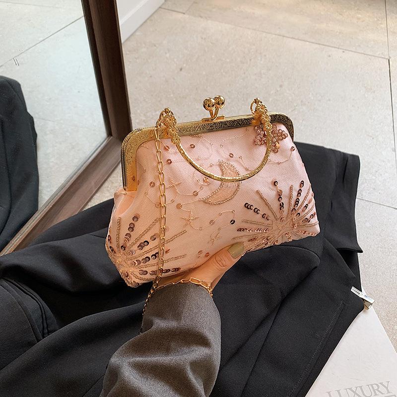

2025 spring and summer new clip fashion chain small bag women s cheongsam handbag popular Chinese small square bag this year розовый