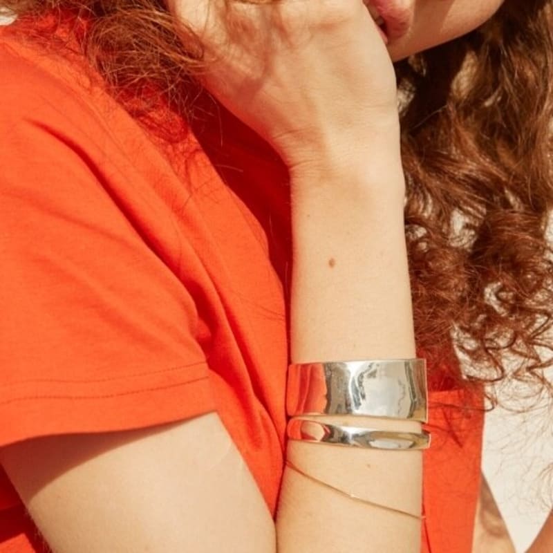 NINETEEN TWO WAVE WIDE BANGLE