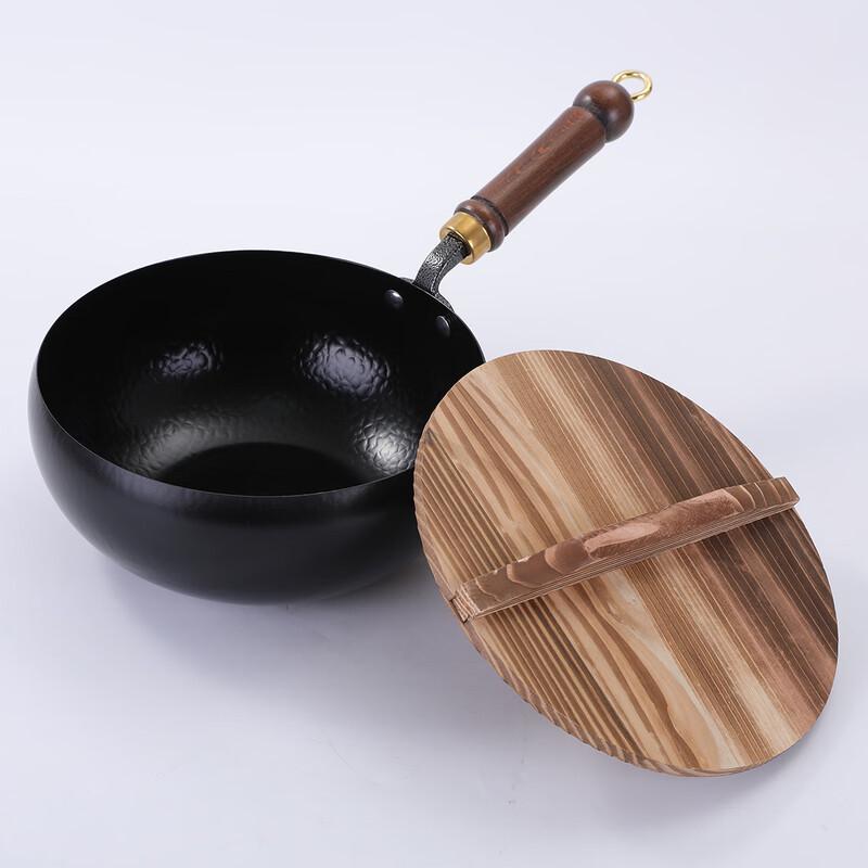 Zhi Shi Cast Iron Wok with Wood Grain Lid