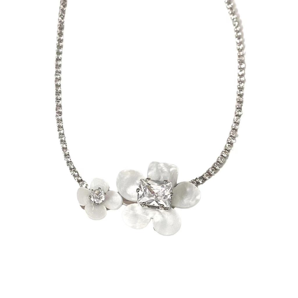 New Splicing White Flower Necklace High-end Sense Rhinestone Collarbone Chain Accessories Women Niche Design Neck Chain Accessories Women