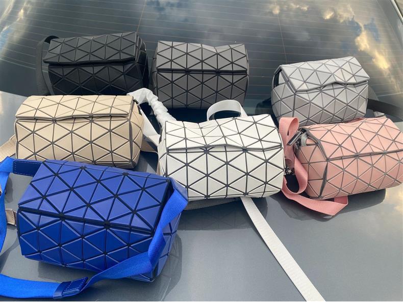 Women's Geometric Diamond Pattern Round Crossbody & Waist Bag
