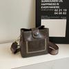 Niche design bag women pu new popular small square bag messenger bag retro versatile portable bucket bag