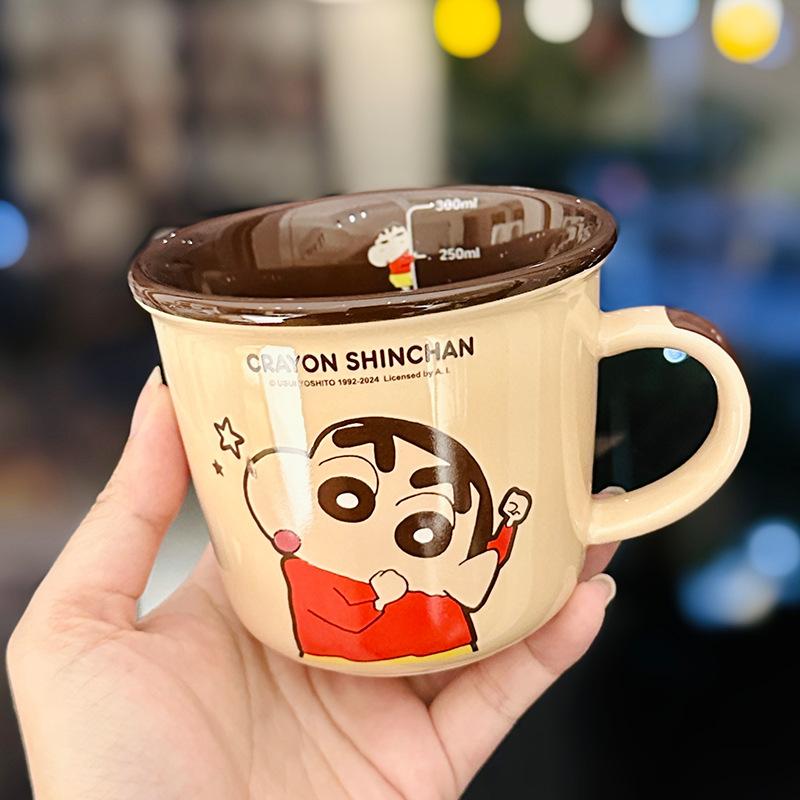 Niedliche Cartoon-Animation Crayon Shin Chan Keramiktasse mit Skala Büro-Kaffeetasse Haushalt Milchbecher