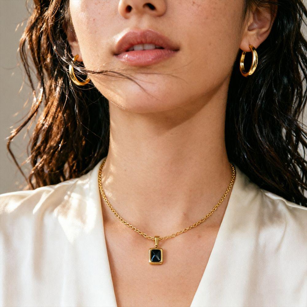 European & American Titanium Steel Necklace, Non-fading, Versatile, Fashionable Multi-color Square Pendant.