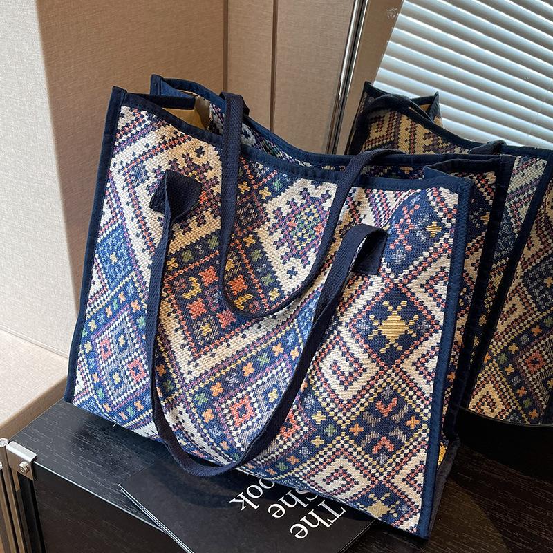 Large Capacity Ethnic Canvas Bag for Women In Autumn and Winter Fashion Mommy Bag for College Students In Class One Shoulder Tote Bag