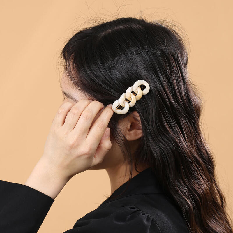 Marbling Chain Bangs Hair Clip (Ivory)