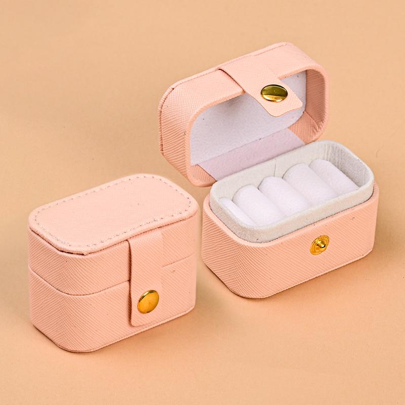 

Компактная кожаная шкатулка для украшений для ожерелий и серег - Элегантный подарок для хранения