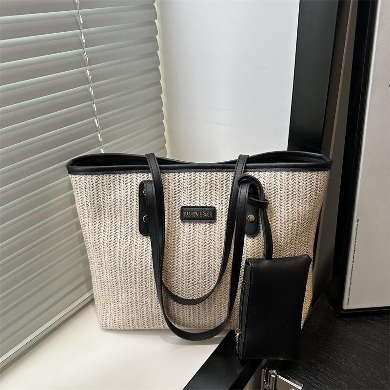 

Woven women s bags are popular in summer, new fashionable one-shoulder underarm bags, large-capacity versatile portable tote bags for women чёрный