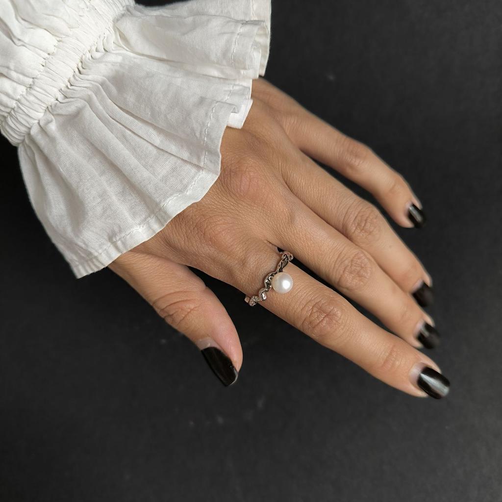 Серебряное кольцо с натуральным жемчугом, вес изделия 2,99 гр (2186861)
