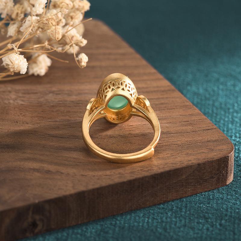 Retro Kinesisk Stil Gullbelagt Ring med Grønn Kalsedon Innlegg