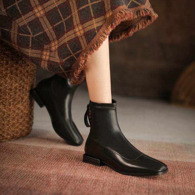 After autumn and winter, zipper square head medium boots, new low-heeled large-size women's boots, square heel comfortable Korean version of wome
