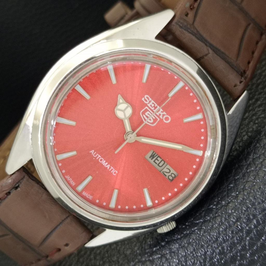 JAPAN 7009A VINTAGE SEIKO 5 AUTOMATIC MENS RED COLOR DIAL WATCH a701364-5 R206a-a701364