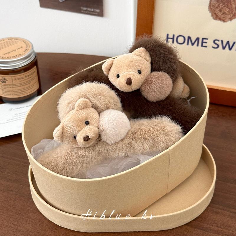 Stylish, Versatile, and Adorable Plush Bear Hair Clip for Women, Perfect for Autumn and Winter.