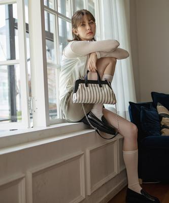 Moiqui Le Bon Shoulder Bag (Stripe)