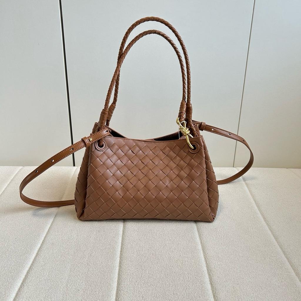 2025 Nuovo design di nicchia borsa a tracolla singola sotto l'ascella borsa da pendolare grande capacità borsa a tracolla alla moda versatile
