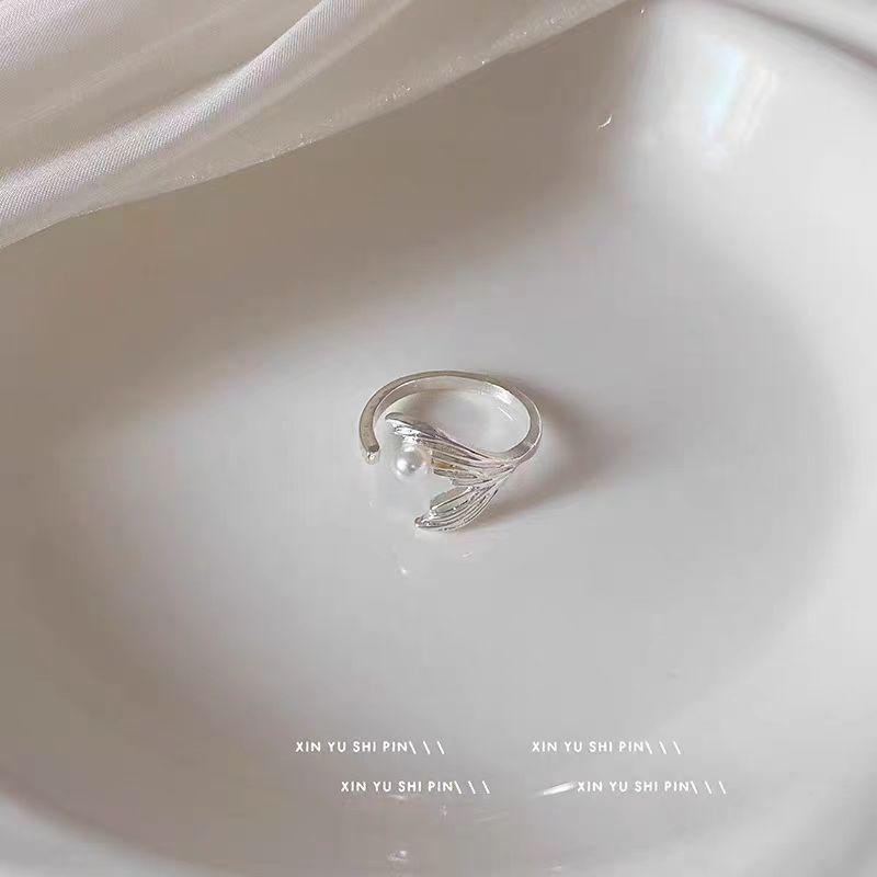 "Xiaoyuer" Qi Yu Surrounding Silver-White Fishtail Ring Light Luxury Temperament Pearl Love And Deep Space Fashion Ring