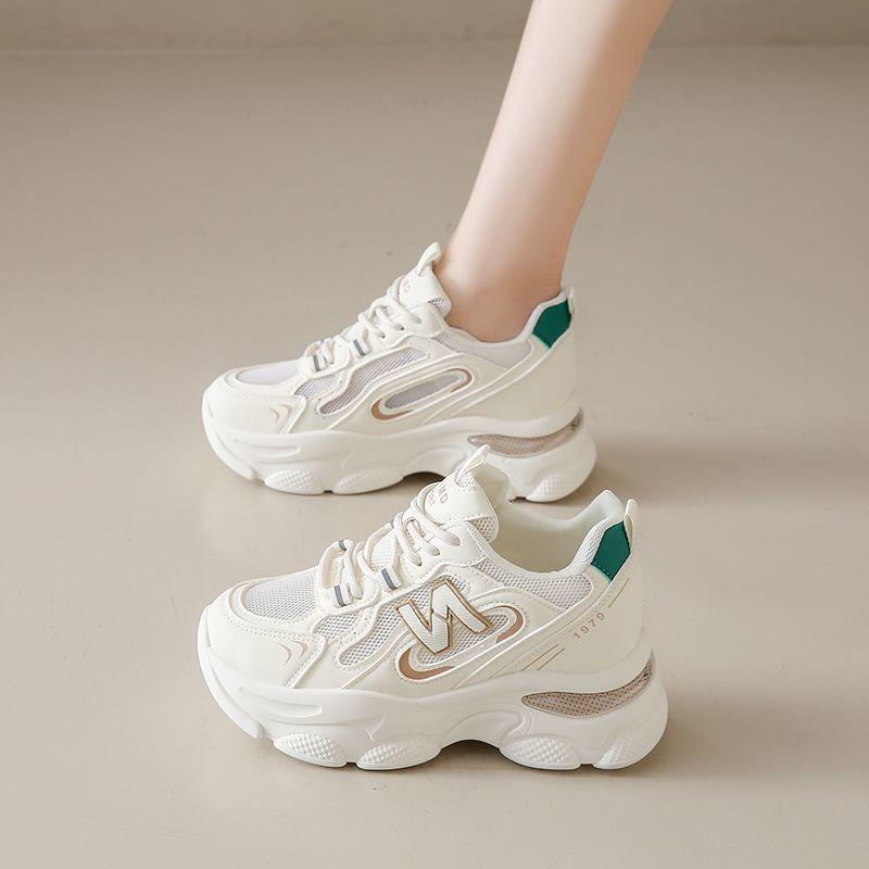 

Женская обувь увеличивается в высоту Новые весенне-осенние универсальные маленькие белые туфли Мягкая кожа увеличивает высоту Спортивная повседневная женская обувь на толстой подошве 40 хаки