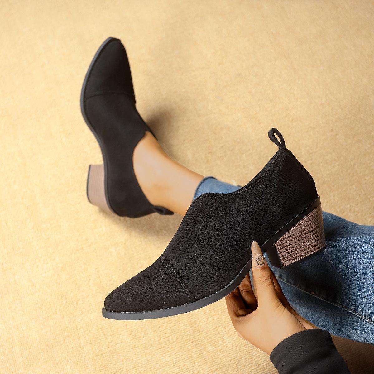 

Матовые туфли из маленькой кожи в британском стиле женские 2025 осень новая ретро боковая молния острый носок толстый каблук туфли-лодочки с глубоким вырезом 43 чёрный