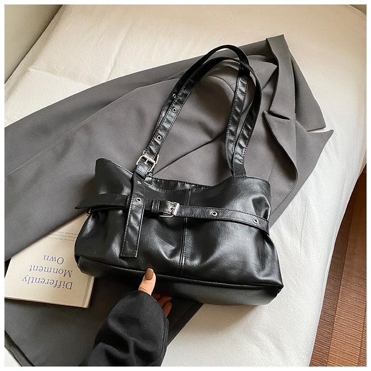 High value, foreign style and large capacity commuter bag women's bag 2025 new fashion texture student class shoulder tote bag