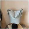 Spring and summer new fashion large-capacity bags women's fashion casual commuting simple messenger bucket bag